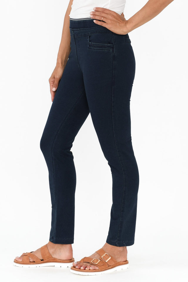 alt text|model:Cara image 4