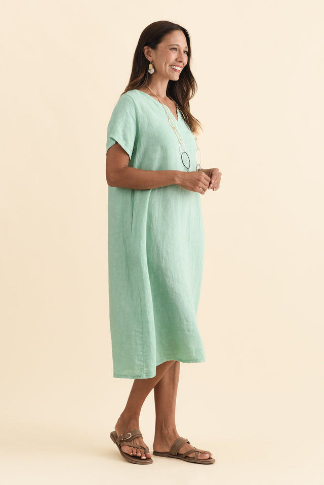 alt text|model:Cara image 4