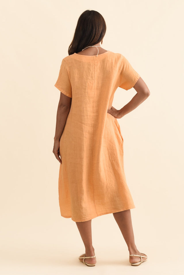 alt text|model:Cara image 5