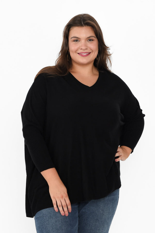 plus-size,curve-tops,plus-size-sleeved-tops,plus-size-tunics,plus-size-winter-clothing,curve-knits-jackets,plus-size-jumpers,alt text|model:Gabby image 8