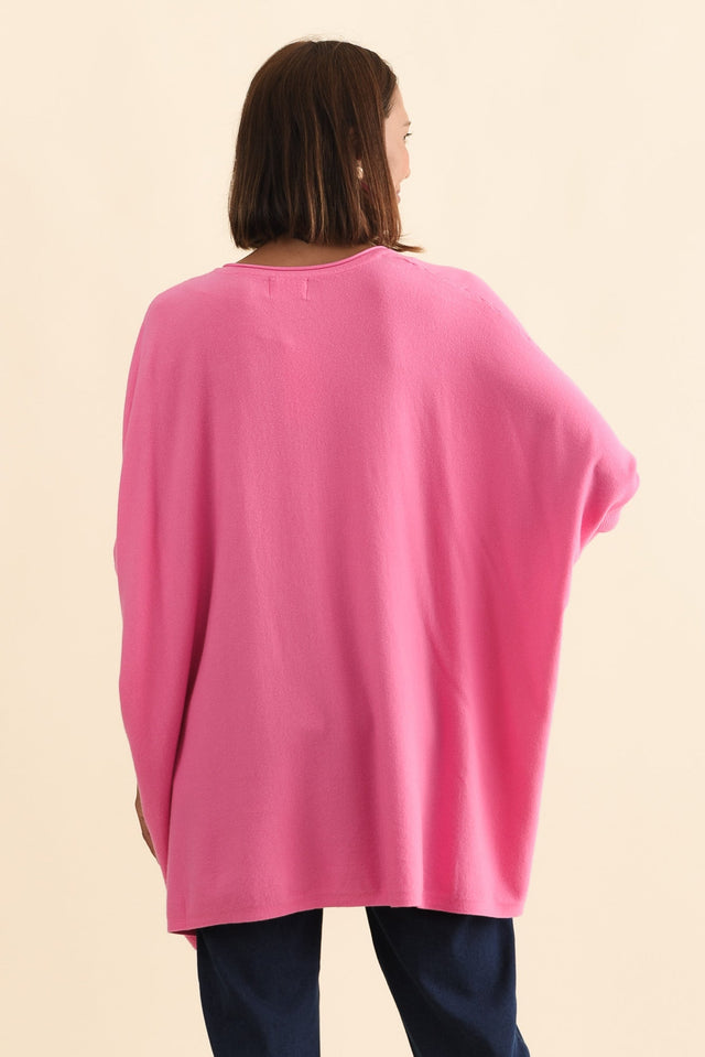 alt text|model:Cara image 4