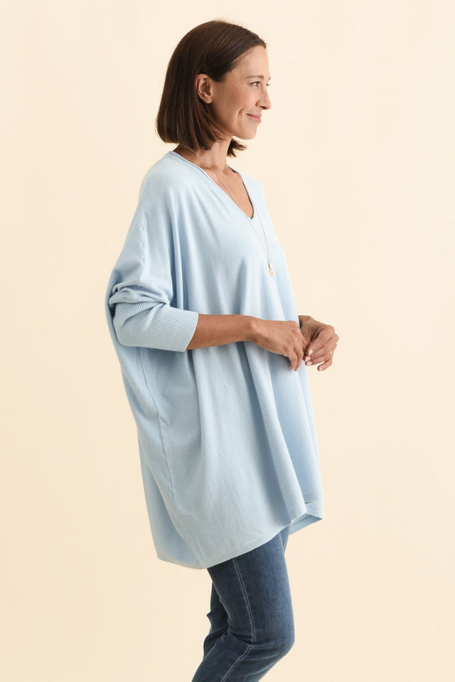 alt text|model:Cara image 3