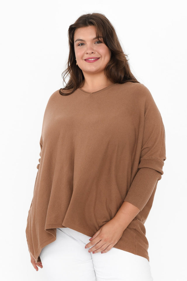 plus-size,curve-tops,plus-size-sleeved-tops,plus-size-tunics,plus-size-winter-clothing,curve-knits-jackets,plus-size-jumpers,plus-size-work-edit,alt text|model:Gabby image 8