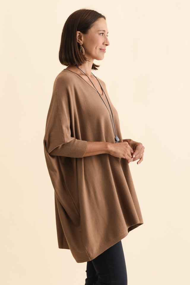 alt text|model:Cara image 4