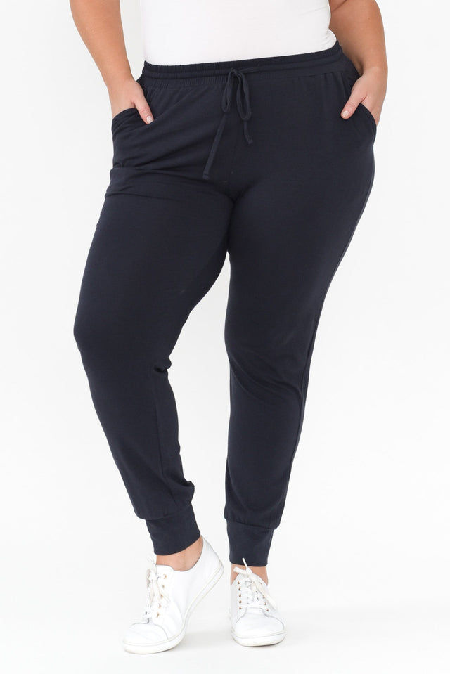 plus-size,curve-basics,plus-size-pants,plus-size-winter-clothing, alt text|model:Caitlin image 9