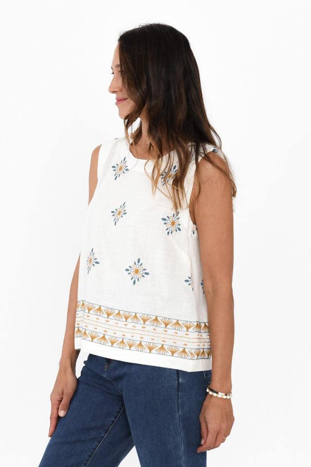 alt text|model:Cara image 4