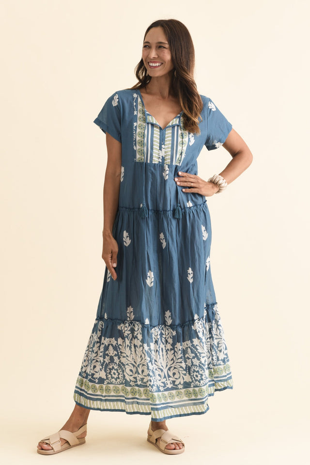 alt text|model:Cara image 4