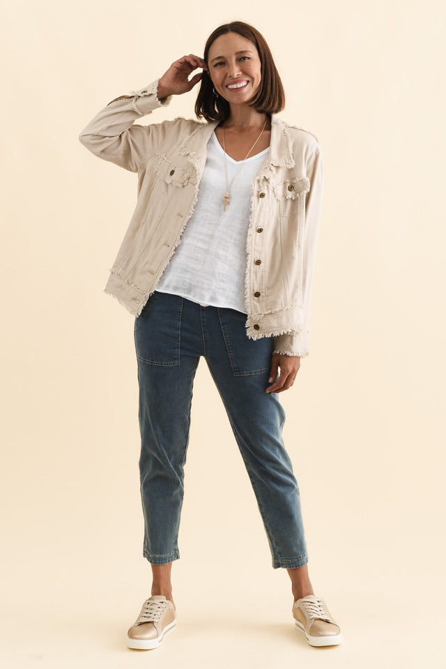 alt text|model:Cara image 6