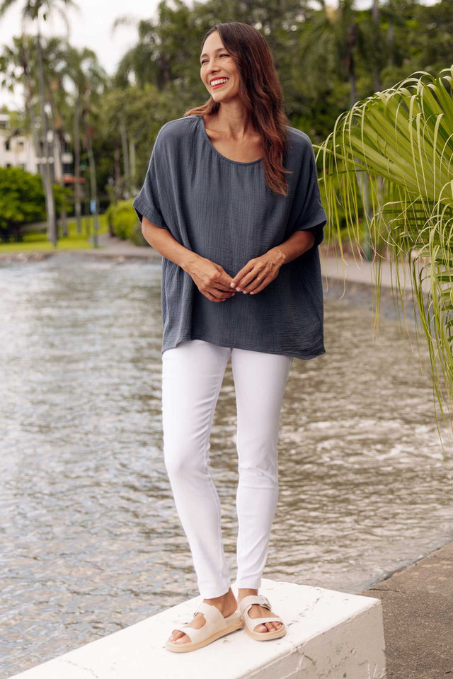 alt text|model:Brontie