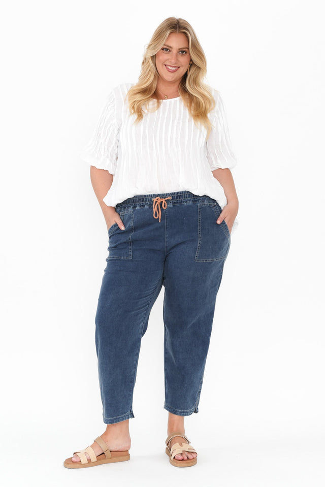 alt text|model:Caitlin image 13