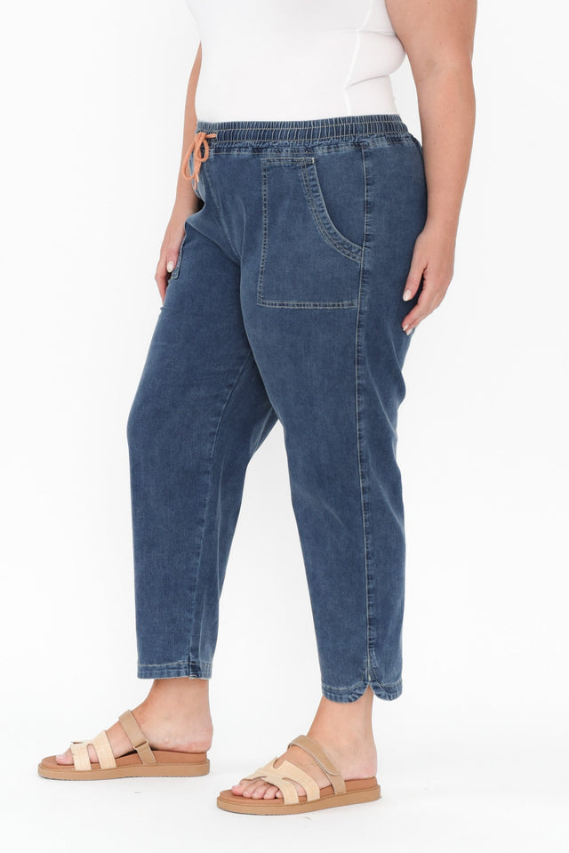 alt text|model:Caitlin image 9