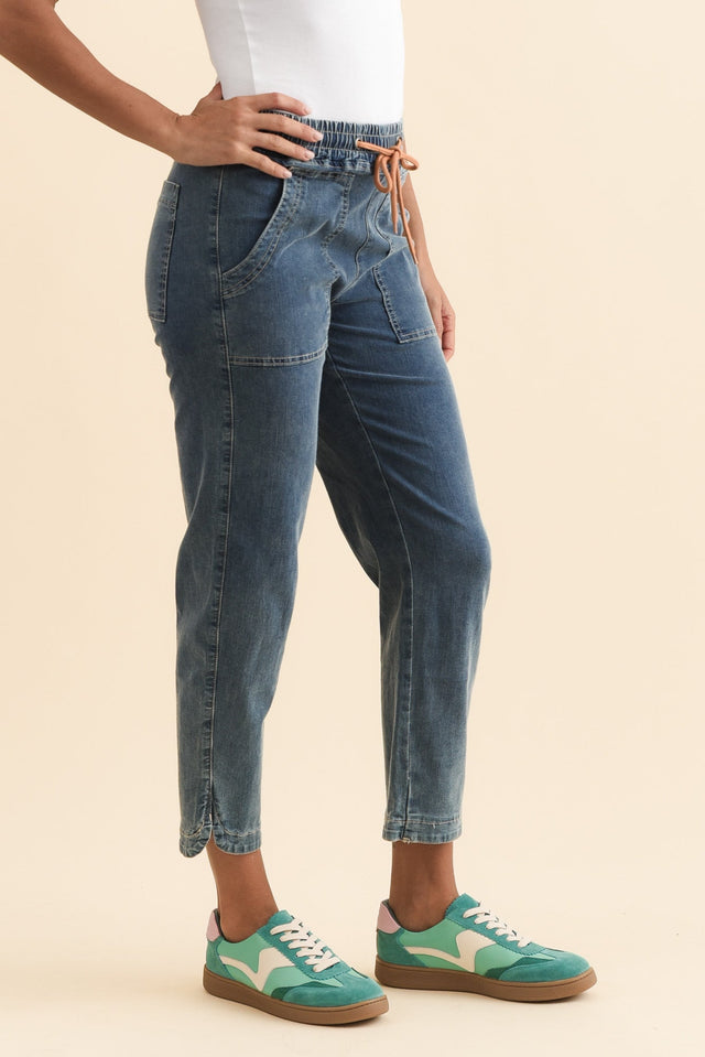 alt text|model:Brontie image 4