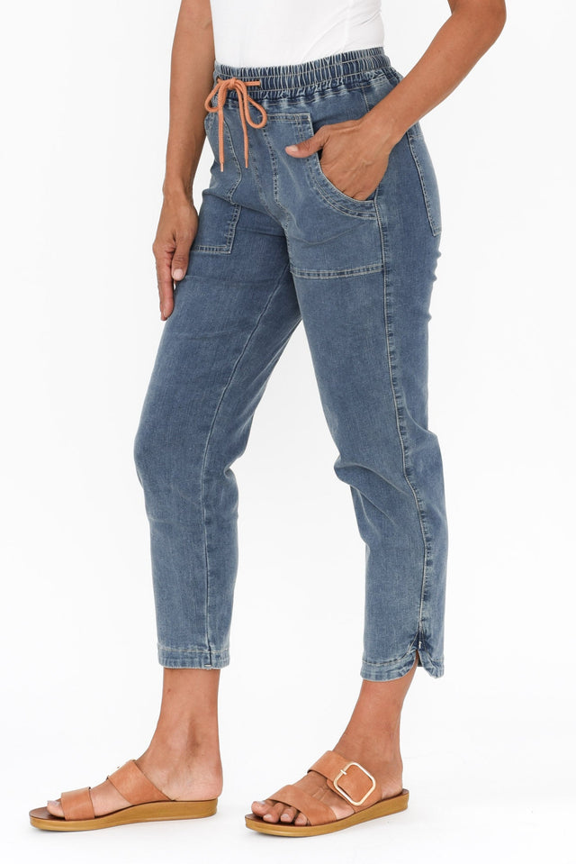 alt text|model:Cara image 10