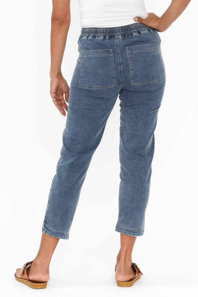 alt text|model:Cara image 11