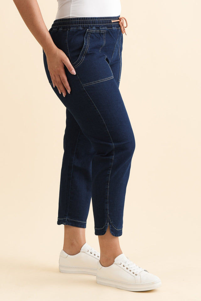 alt text|model: Emilia image 9