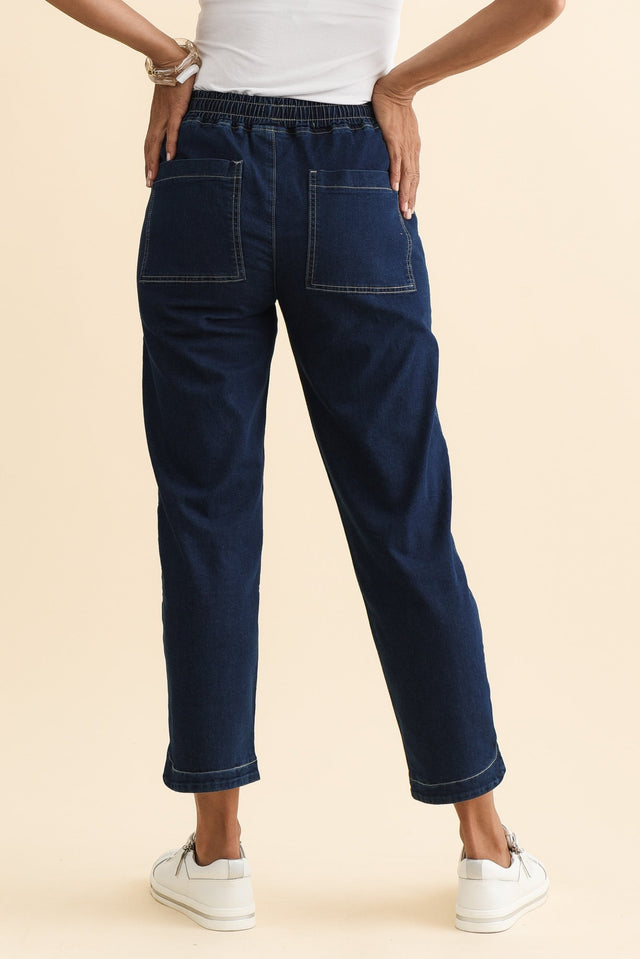 alt text|model:Cara image 4