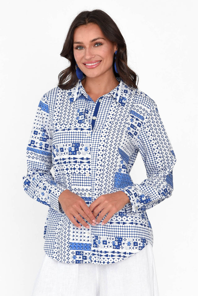 Pomona Blue Mosaic Cotton Shirt neckline_V Neck alt text|model:Brontie