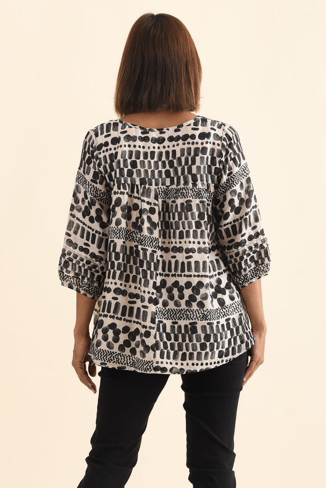 alt text|model:Cara image 5