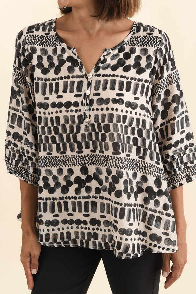 alt text|model:Cara image 6