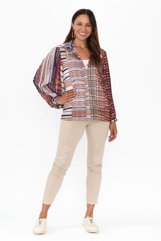 alt text|model:Cara image 3