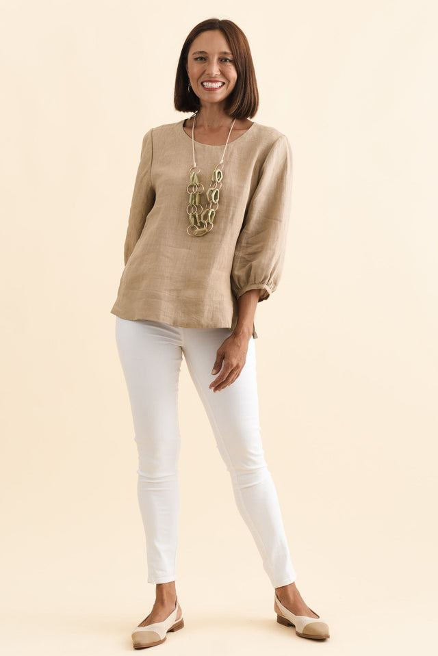 alt text|model:Cara image 7