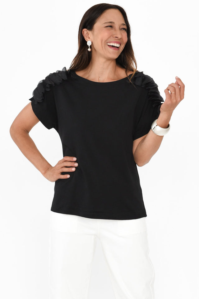 alt text|model:Cara image 1