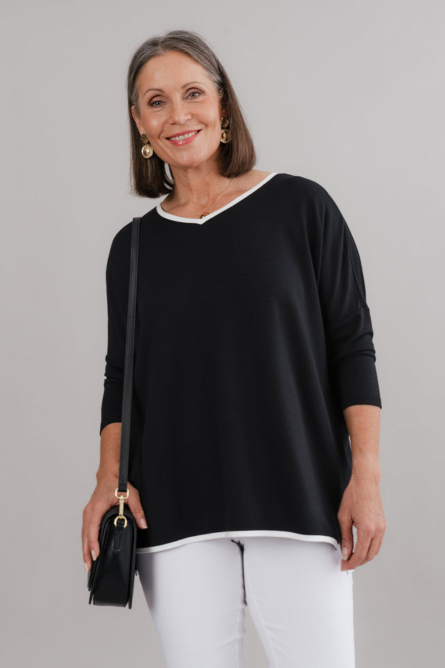 alt text|model:Cara image 2