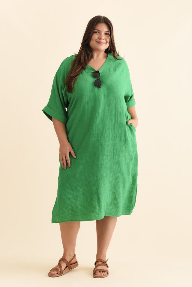 plus-size,curve-dresses,plus-size-sleeved-dresses,plus-size-below-knee-dresses,plus-size-cotton-dresses,plus-size-summer-dresses,alt text|model:Gabby image 9