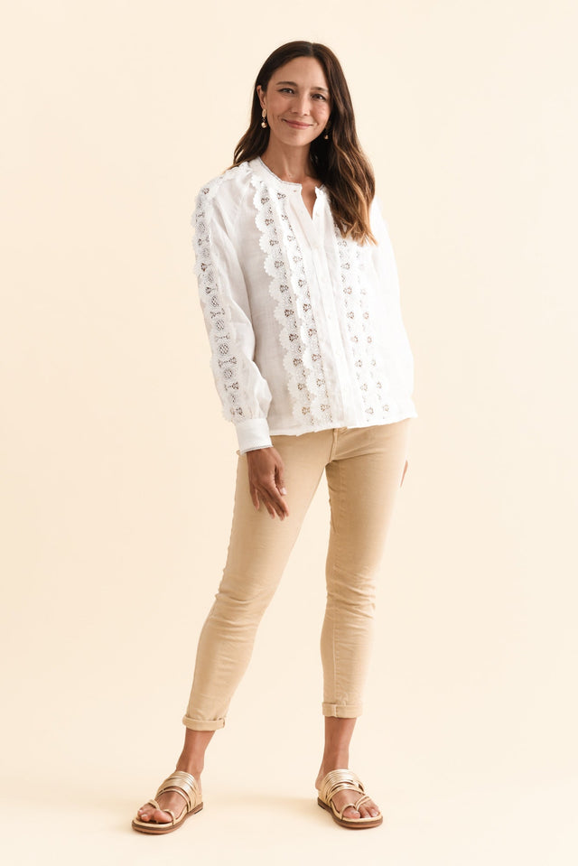 alt text|model:Cara image 7