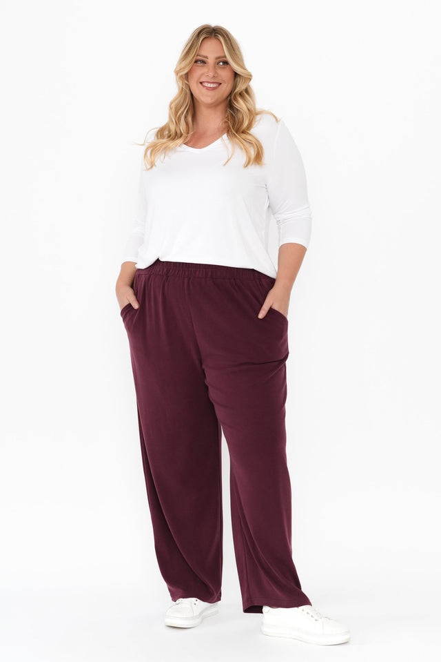 alt text|model:Caitlin image 9