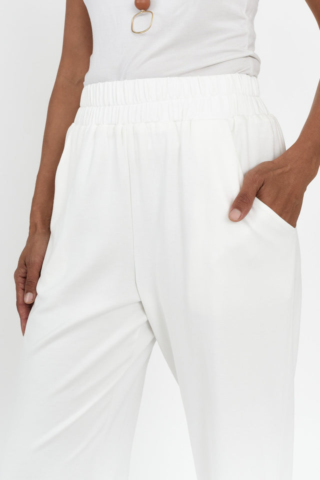 alt text|model:Cara image 6