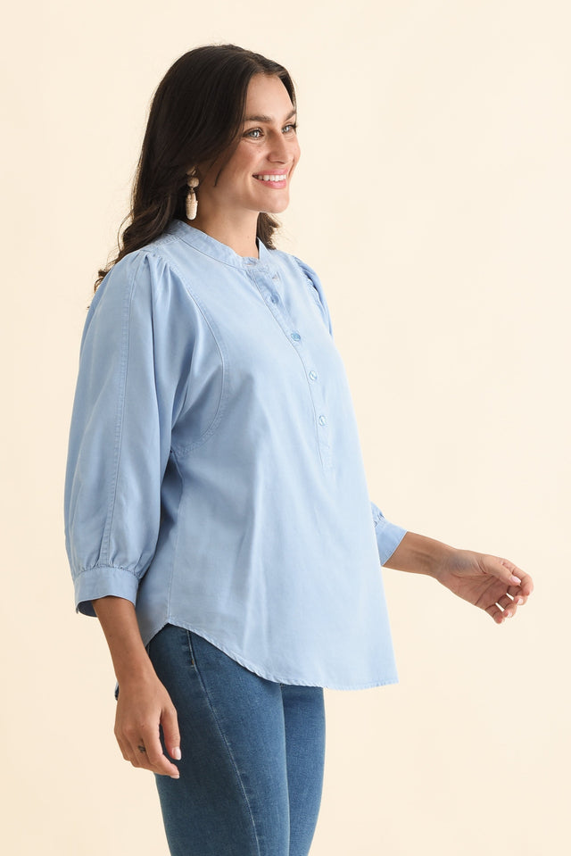 alt text|model:Brontie image 3