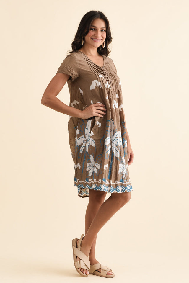 alt text|model:Brontie image 3