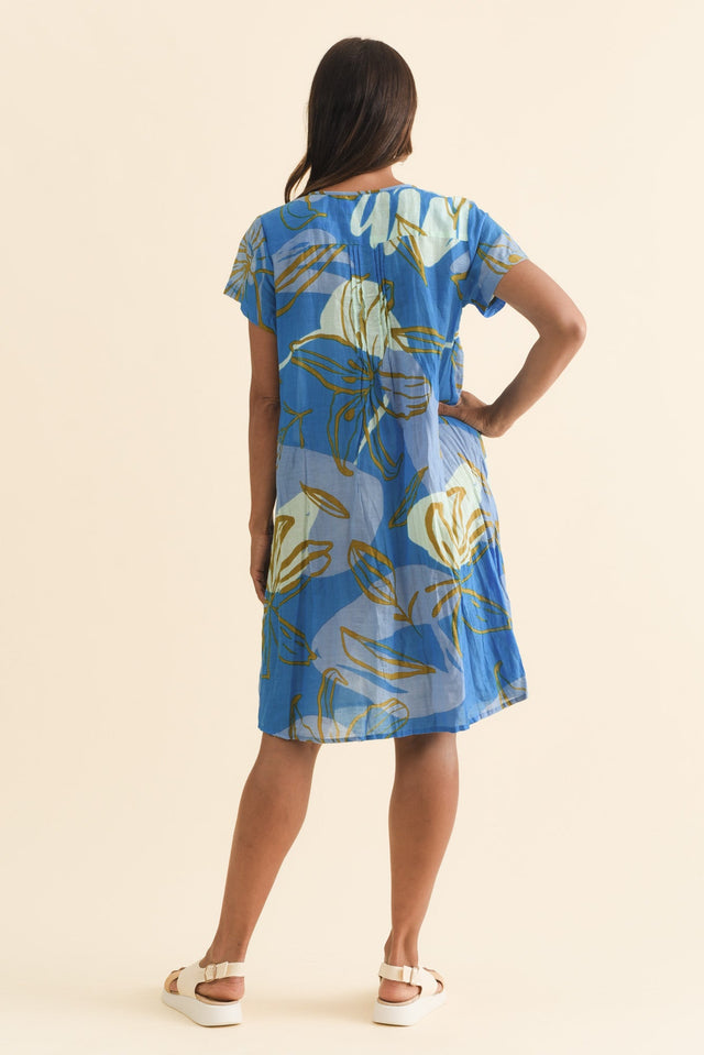 alt text|model:Cara image 5