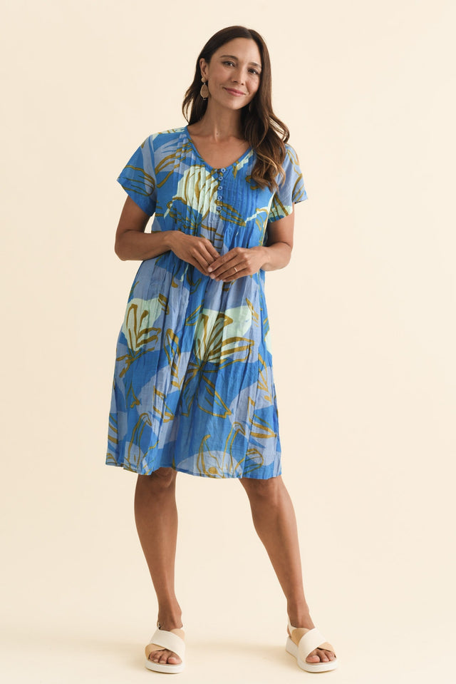 alt text|model:Cara image 3