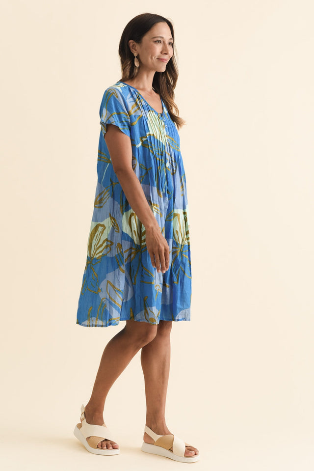 alt text|model:Cara image 4