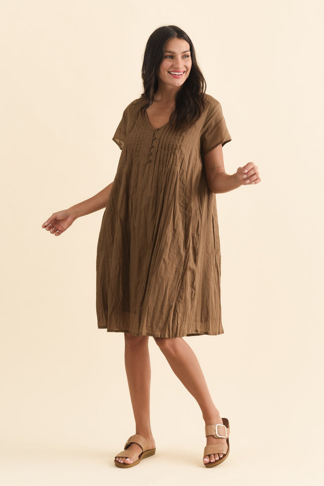 alt text|model:Brontie image 3