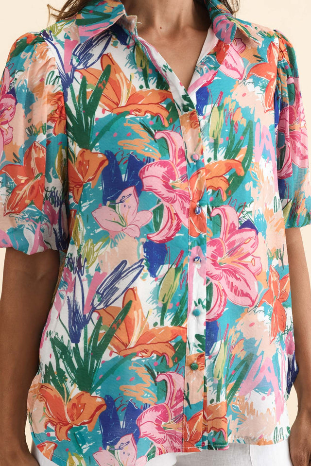 alt text|model:Cara image 5