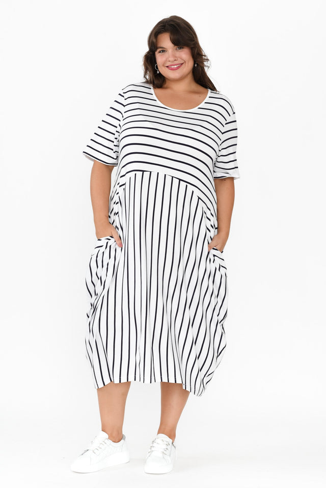 plus-size,curve-dresses,plus-size-sleeved-dresses,plus-size-midi-dresses,plus-size-bamboo-dresses,plus-size-summer-dresses,alt text|model:Gabby image 9