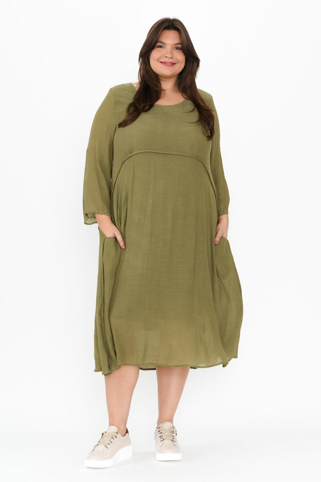 plus-size,curve-dresses,plus-size-sleeved-dresses,plus-size-below-knee-dresses,plus-size-cotton-dresses,plus-size-summer-dresses,alt text|model:Gabby image 8