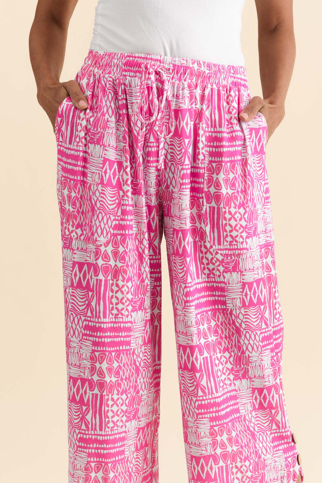 alt text|model:Cara image 5