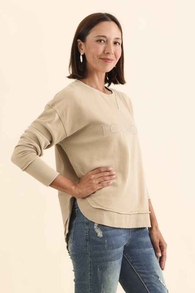 alt text|model:Cara image 4