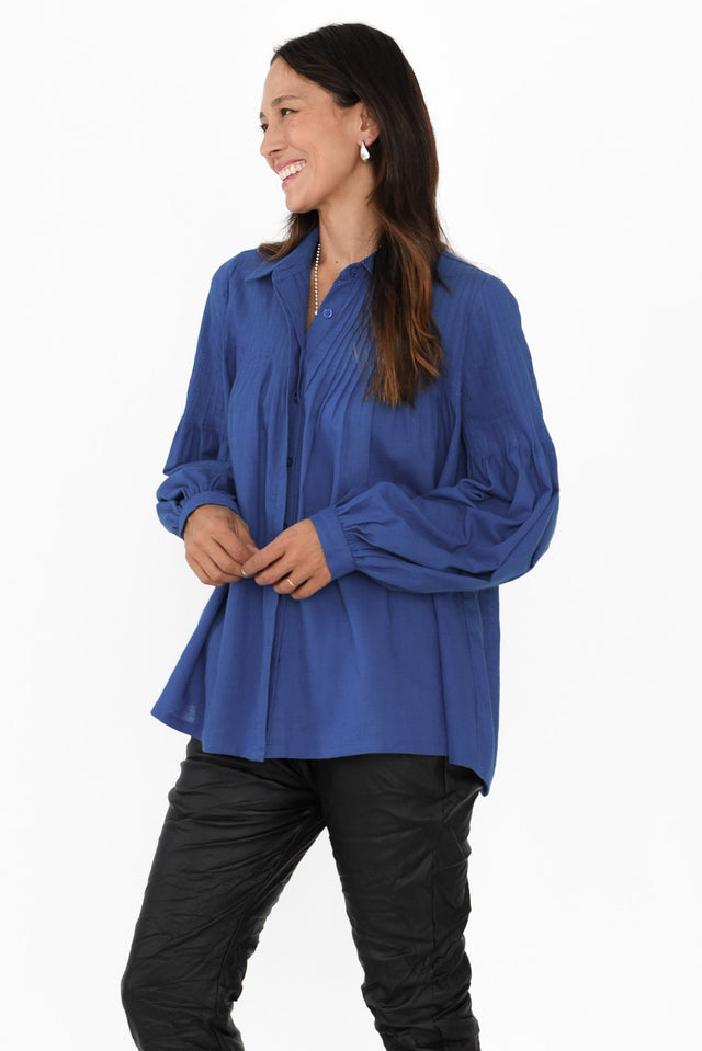 alt text|model:Cara image 4