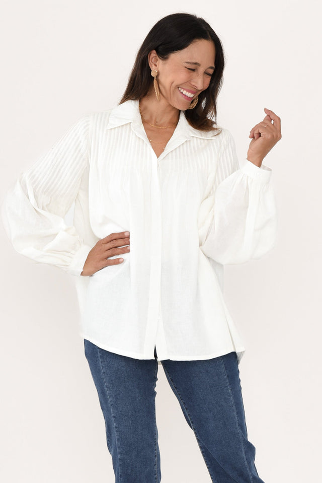 alt text|model:Cara image 1