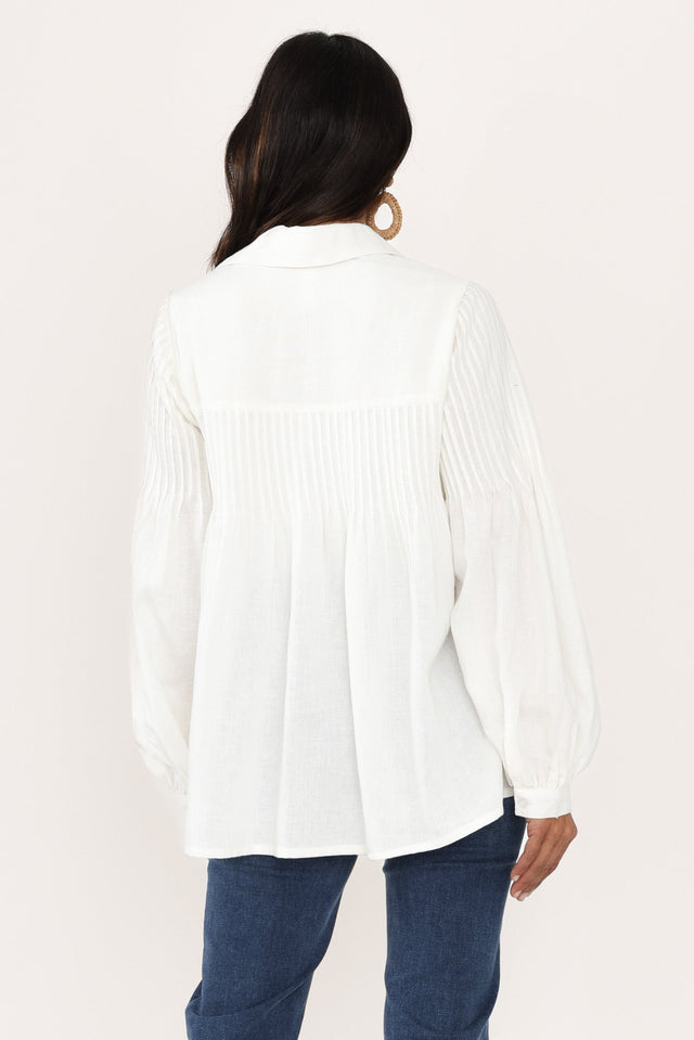 alt text|model:Cara image 5