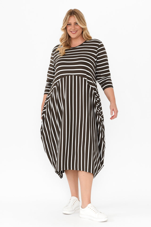 plus-size,curve-dresses,plus-size-sleeved-dresses,plus-size-midi-dresses,plus-size-bamboo-dresses,plus-size-winter-clothing,alt text|model:Caitlin image 6