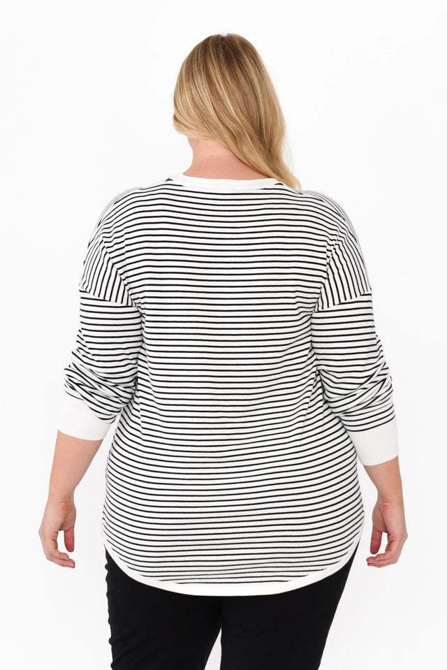 alt text|model:Caitlin image 10