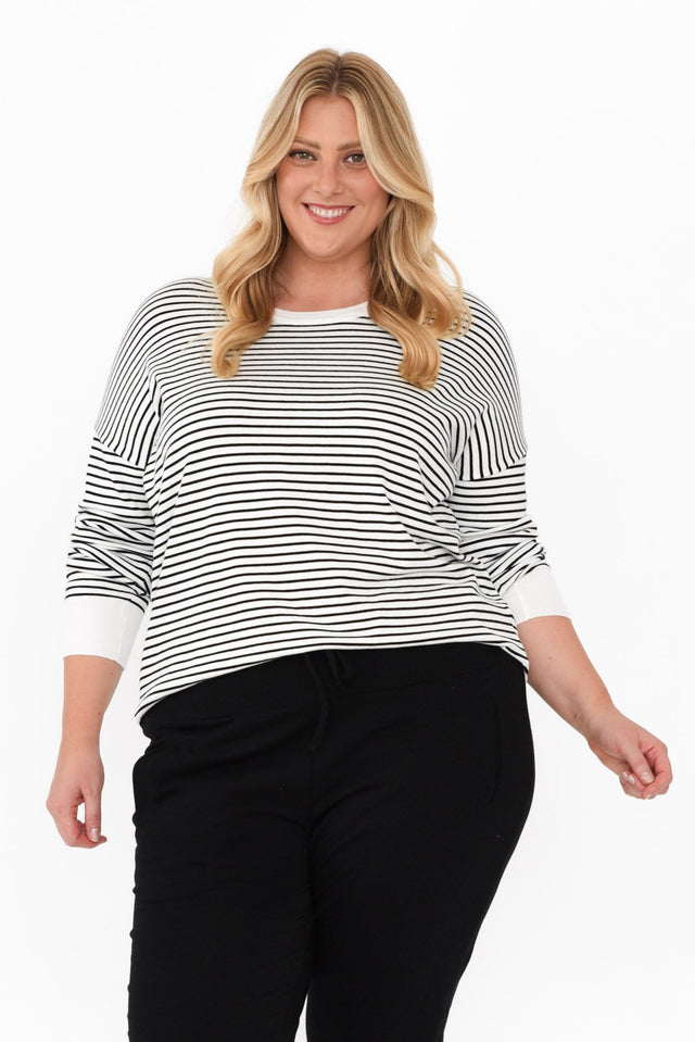 plus-size,curve-basics,plus-size-winter-clothing,curve-knits-jackets,plus-size-jumpers,alt text|model:Caitlin image 7