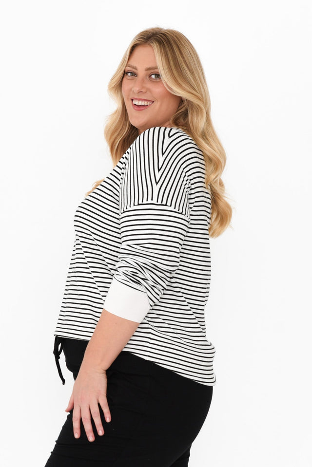 alt text|model:Caitlin image 9