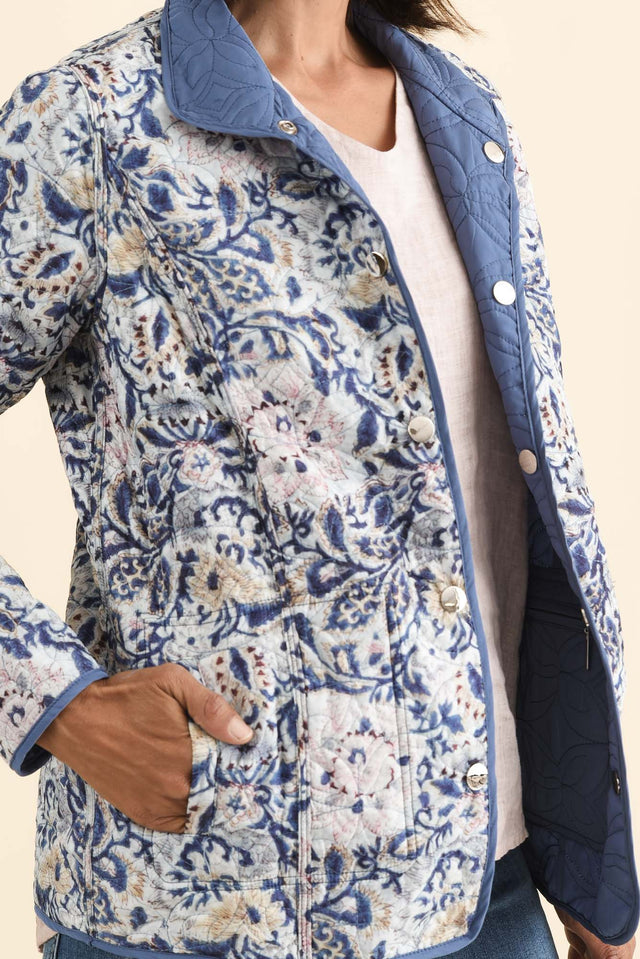 alt text|model:Cara image 6